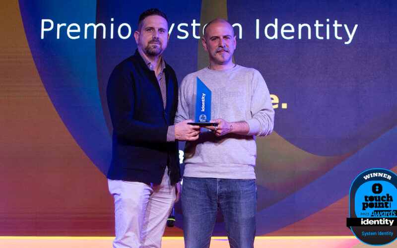 Different sul podio di Touchpoint Awards IDENTITY con il progetto  “Q-Art Code – IAB Forum”.